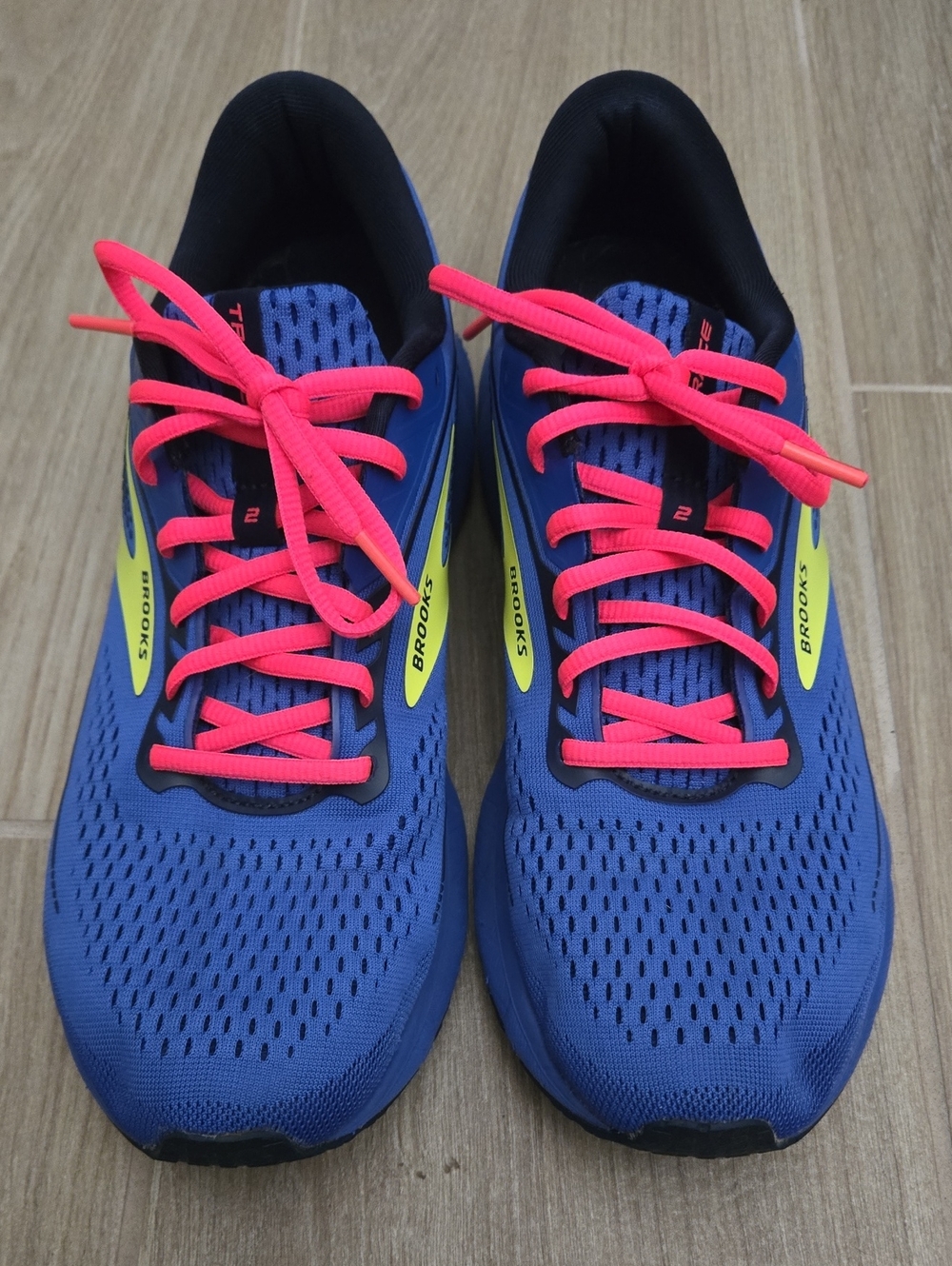 Brooks Trace 2 Womens Blue Running Shoes w Pink Laces and Yellow Accents Sz 10